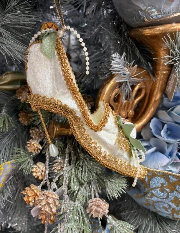 Screenshot Velvet shoe w/ Pearl Ornament